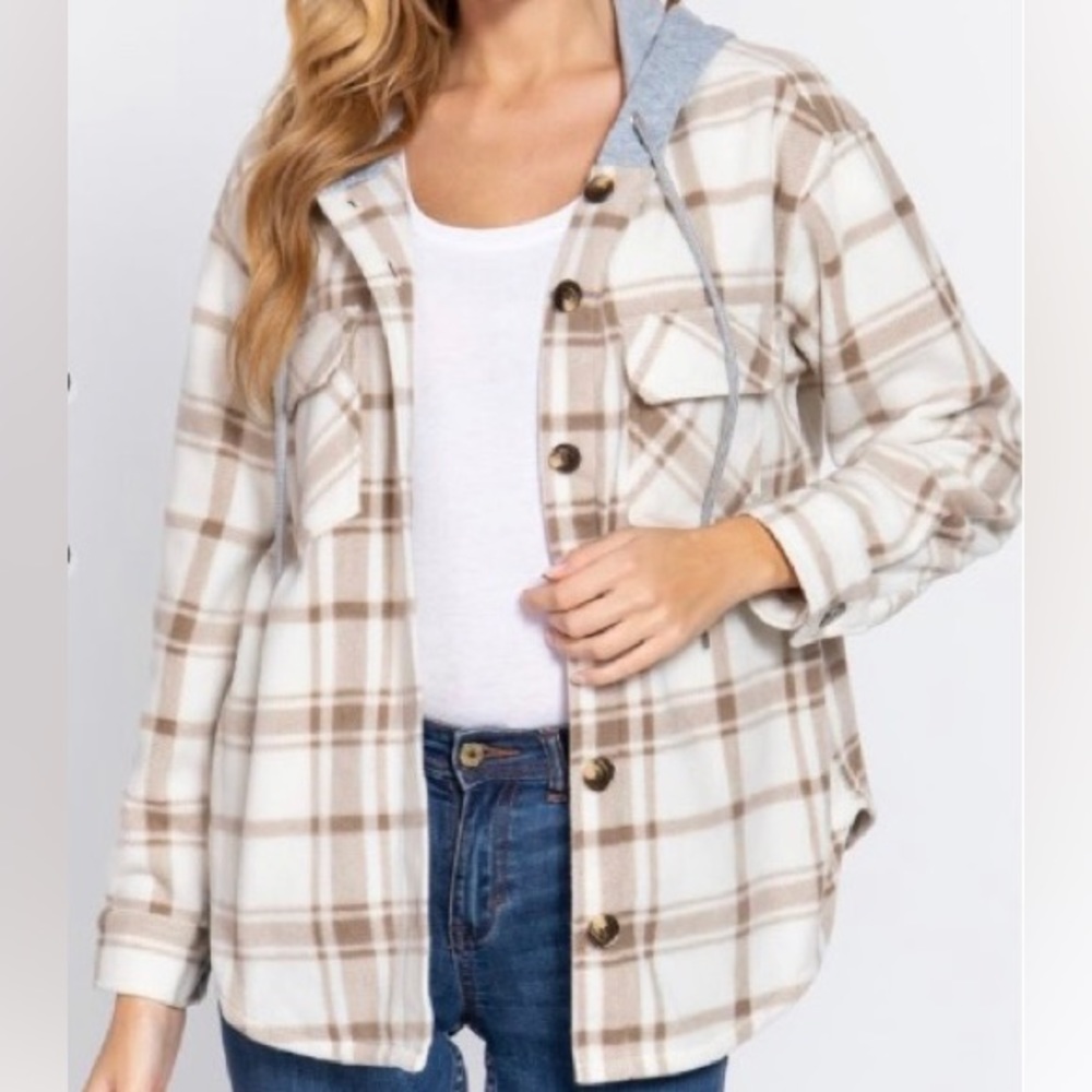 Funnel shirt w hood